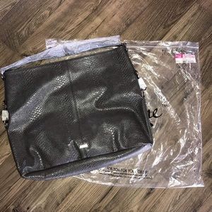 NIB ThirtyOne Fashion Games Bag/Purse in City Charcoal snake